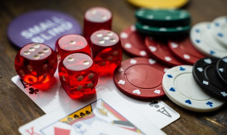 海外でオンライン カジノ ゲームをプレイすることがバンクロールにとって有益な理由
